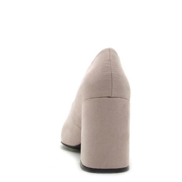 🌷 Women’s Pointy Toe V Cut Chunky Heel Qupid - Picture 4 of 5